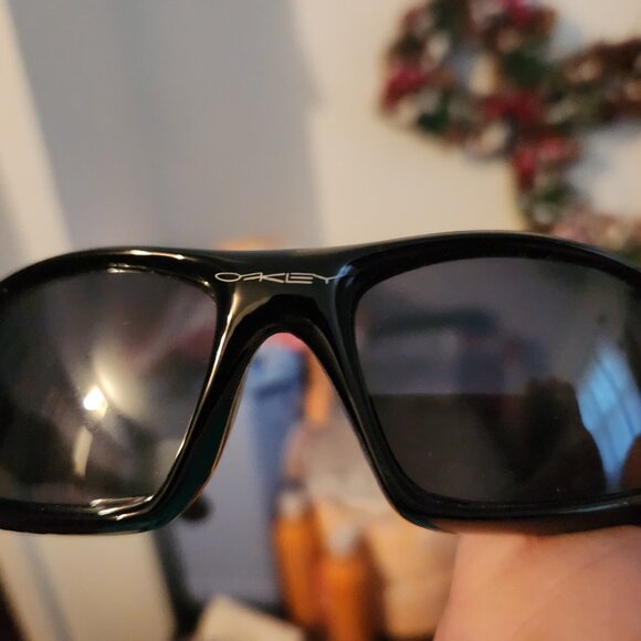 Oakley - Picture 10 of 11